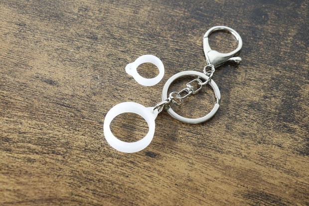 大小2つのシリコーンリングとキーホルダー金具 大小2つのシリコーンリングとキーホルダー金具