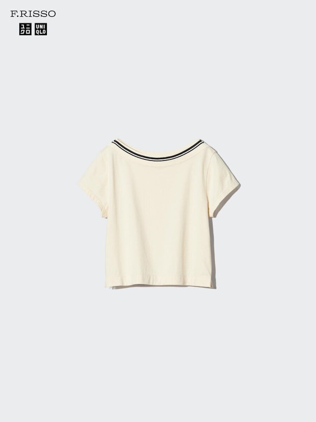 オフホワイトのボートネックTシャツ