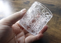 ダイソーで100円って…3度見したわ！「全種買い占めレベル！」個性が光る映えグラス