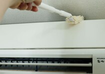 2WAYで使えて長さも変えられる！繰り返し使える100均の優秀お掃除モップ