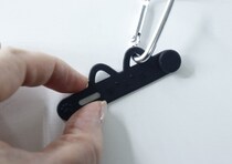 100均のホルダーがいい仕事する！「サッと取り出せて快適！」扇子派のためのマストアイテム