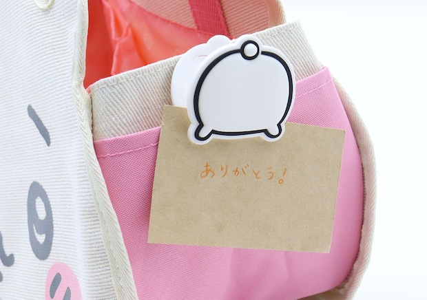 ちいかわのおしりクリップでメモが挟まれたトートバッグのサイドポケット