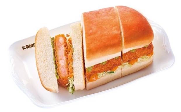 コメダのアボカドエビカツパン。エビカツとアボカドペースト、キャベツが挟まれている