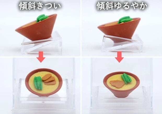 ミニチュアフードディスプレイの土台の傾斜角度を比較。ラーメンのミニチュアが置かれている
