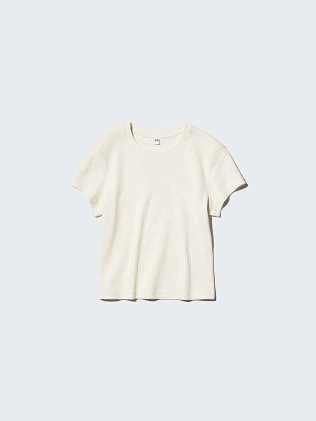 白いリブ素材の半袖ミニTシャツを平置きで撮影