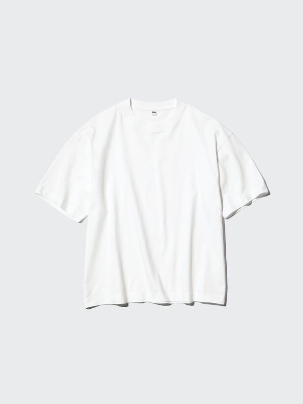 白いコットン素材のボクシーシルエットTシャツを平置きで撮影
