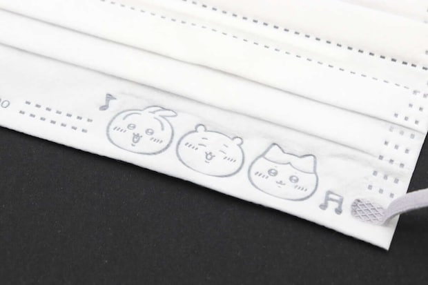 白いちいかわマスクの、うさぎ・ちいかわ・ハチワレのエンボス加工部分のアップ