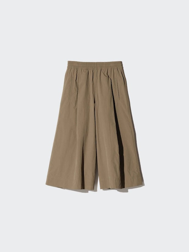 カーキ色のナイロンキュロット カーキ色のナイロンキュロット