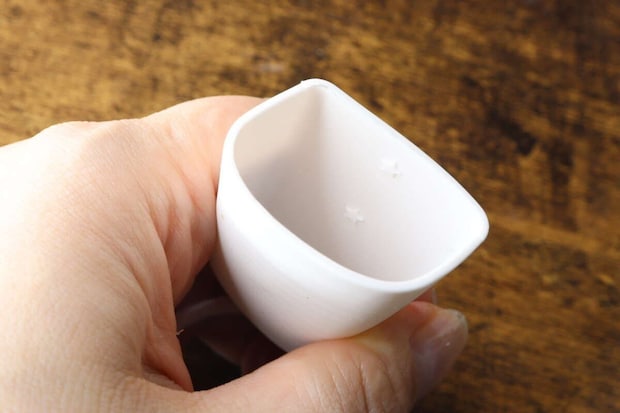 マウスウォッシュコップの内側にある10mLと20mLの目盛り線 マウスウォッシュコップの内側にある10mLと20mLの目盛り線