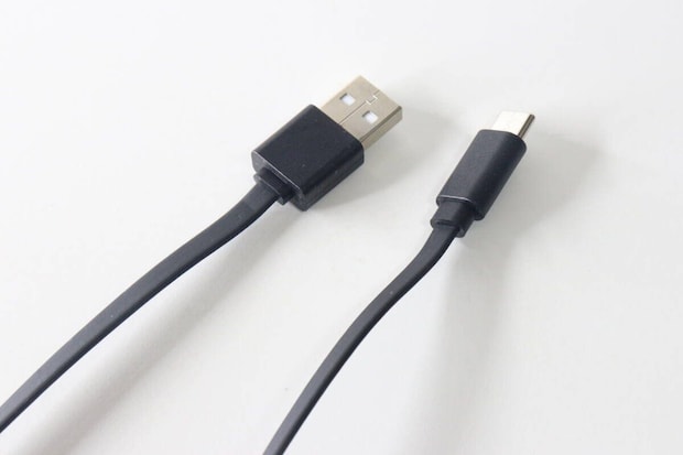 リール式充電・通信ケーブルのUSB-AとType-Cコネクタ リール式充電・通信ケーブルのUSB-AとType-Cコネクタ
