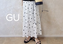 ドット柄は甘すぎないサテンが正解♡GUスカートの体型カバー＆美脚見え着こなし術