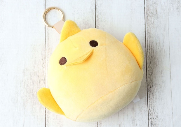 キーホルダー金具付きのぴよりんぬいぐるみチャームのアップ