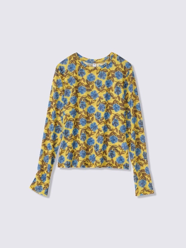 黄色地に青い花柄がプリントされたシアーTシャツ