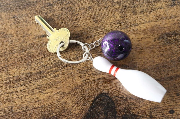 鍵とボウリングピン、ボールのキーホルダー