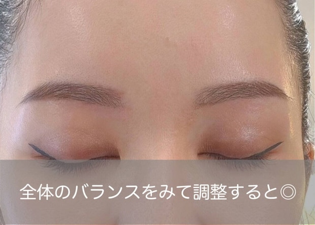 左右差を無理に揃えず全体のバランスで整えた自然な眉