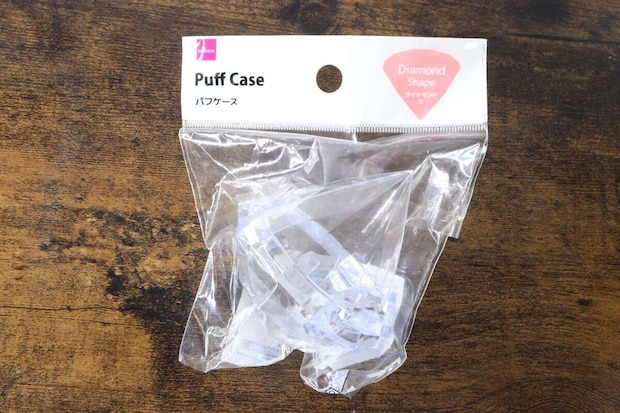 ダイソーの「Puff Case パフケース」商品パッケージ