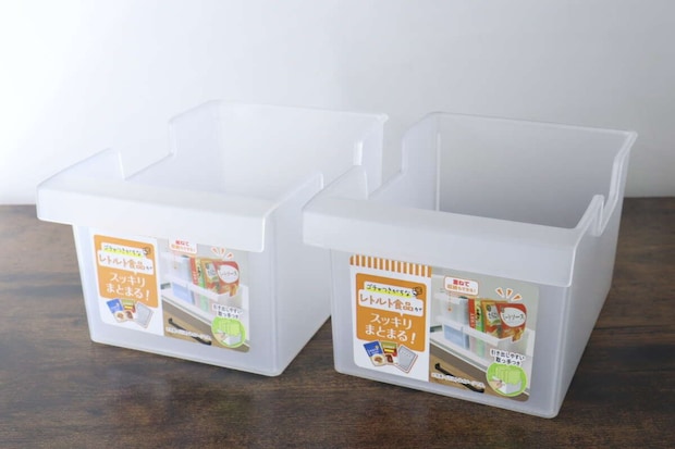 セリアのレトルト食品ストッカーが2つ並ぶ