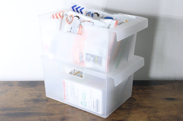 レトルト食品ストッカーが2段に重ねて収納されている レトルト食品ストッカーが2段に重ねて収納されている