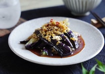 火を使わずにレンジでとろっとろ！じゅわっと味しみしみ！ごま香る中華風蒸しなす