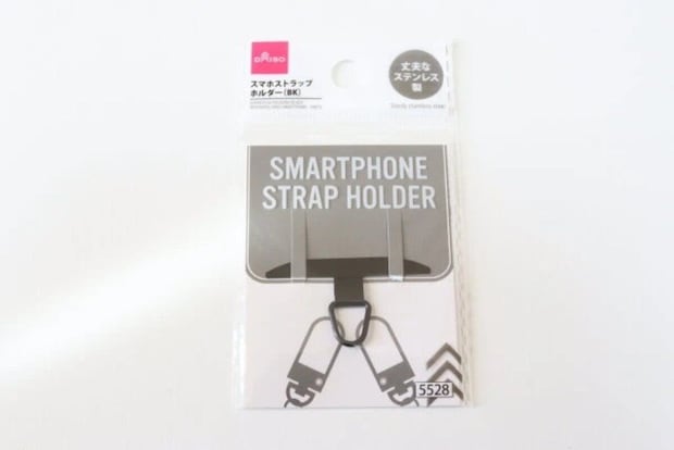 ダイソーのステンレス製スマホストラップホルダー(BK)のパッケージ ダイソーのステンレス製スマホストラップホルダー(BK)のパッケージ