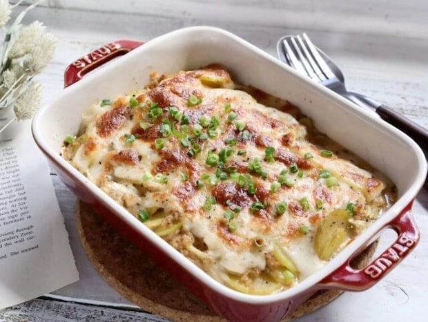 こんがり焼けたチーズと青ネギのポテトグラタン こんがり焼けたチーズと青ネギのポテトグラタン