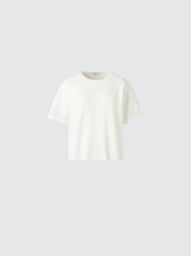 白色のボクシーニットTシャツの平置き写真