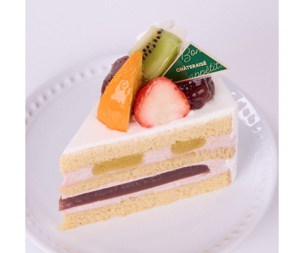 いちごやキウイが飾られたシャトレーゼのショートケーキ いちごやキウイが飾られたシャトレーゼのショートケーキ