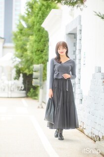 洗練と可愛げが共存するグレー&黒でまとめた秋モノトーンがTOPIC☆