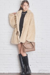 リボン付きボアブルゾン×ショーパンでメリハリ意識の愛されベージュLOOK！