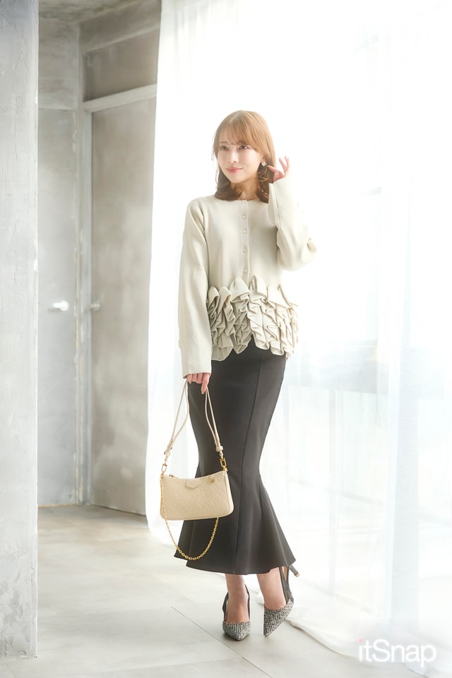 ラメ入りペプラムシルエットに一目惚れの春を呼び込むレディな装い♪