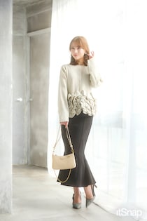 ラメ入りペプラムシルエットに一目惚れの春を呼び込むレディな装い♪