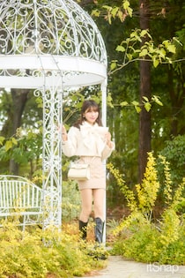 インパクト大のビッグリボンに視線集中の愛されニットワンピコーデにきゅん♪