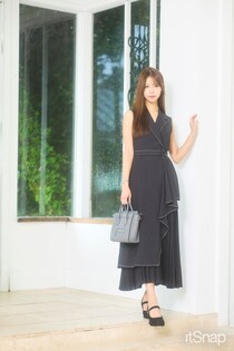 サイドプリーツが優雅に揺れて細見えするお仕事帰りのディナースタイル☆