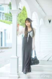 計算された縦ラインでスタイルアップした美シルエットモノトーンでまわりをリード！