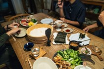 母が出してくれた湯葉のおすましの記憶と、私が買った生わさびと。