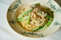 春を味わうワタナベマキさんのワンプレートごはん「アスパラとベーコンのクリームパスタ」