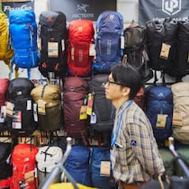 古書の隣に、アウトドア。神保町の老舗で、日常を整える