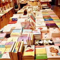 買い物ついでに豆知識もゲット。神保町の専門店で買い物をする