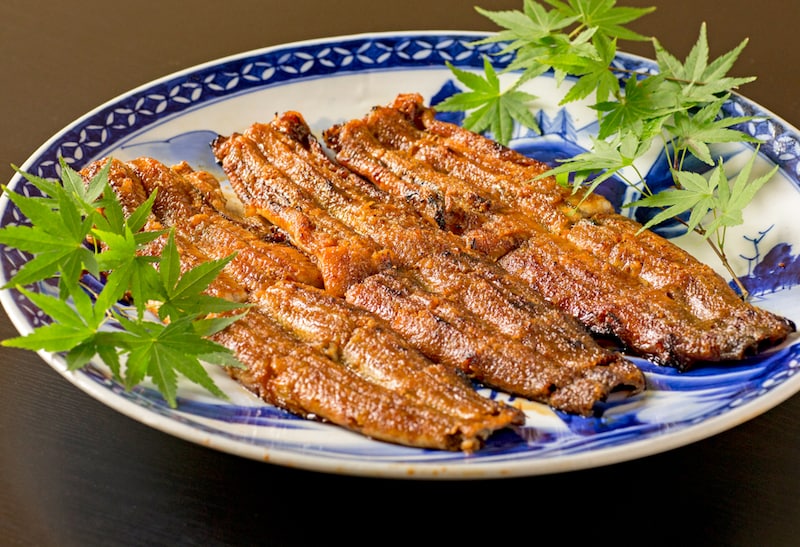 2025年ふるさと納税アワードNo.1は「うなぎの炭火焼」！上質なうなぎを創業100年の老舗の職人技とタレで味わう