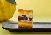 味も見た目も芸術的なミルフィーユ。希少な獅子柚子とチョコレート、胡桃の調和に脱帽！