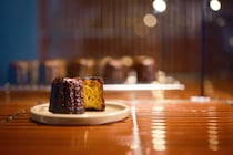 日本初進出のサステナブルホテル「1 Hotel Tokyo」が採用したスイーツ「マツイノカヌレ」