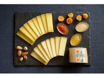 【東京都千代田区】『ホーリー・カウ』上映後、2種のコンテチーズの食べくらべが楽しめるイベントを開催