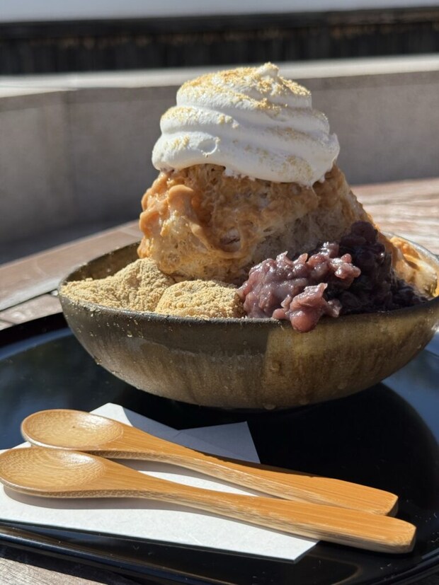 『萩の早蕨』黒蜜きな粉かき氷の写真。