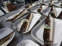 【神奈川県】募⾦をしてくれた人に炭⽕焼きサンマを振る舞う「山安さんま祭り」開催！