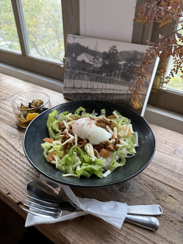 『フタマタセコーヒー』タコライスの写真。