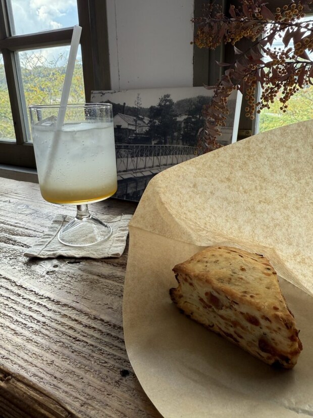 『フタマタセコーヒー』スコーンの写真。