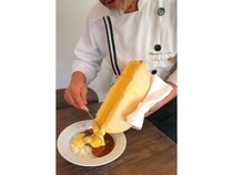 【兵庫県姫路市】99時間煮込んだ究極カレーにラクレットチーズがとろり。VinVinCURRYが新サービス解禁