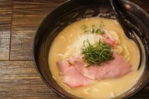 【東大阪】「和え玉」という“第２章”に会うため、行列もなんのその。【魚ヶ麺 園】