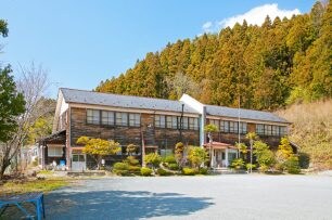 校舎の宿さんさん館_外観