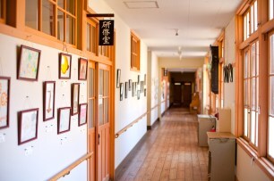 さんさん館　廊下